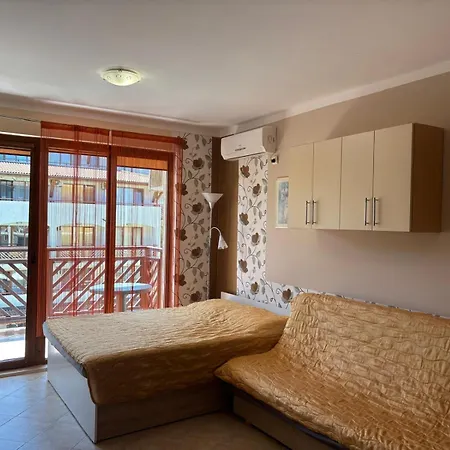 Apartments Primorsko 아파트호텔 3*
