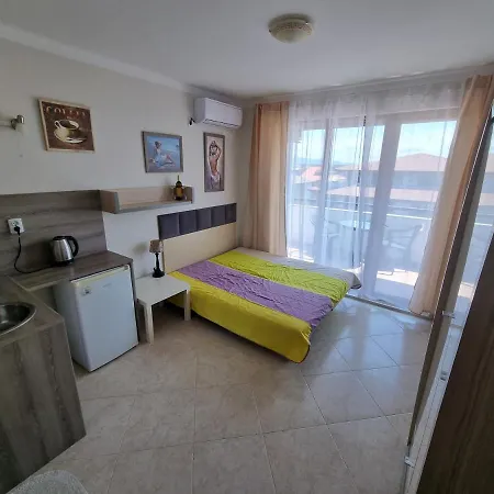 Apartments Primorsko 3* بريمورسكو