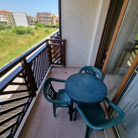 Apartments Primorsko شقة فندقية